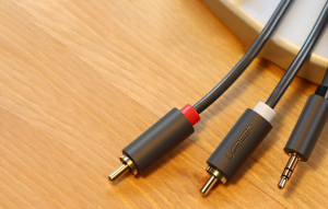 UGREEN AV102  Jack 3,5 mm --> 2x RCA Cinch kábel 1m fekete (10772)